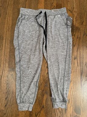 GAP Gray Brushed Tech Jersey Cropped Joggers - Size L
